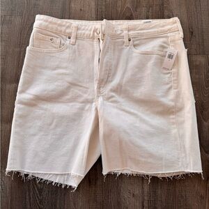 NWT ✅ Women’s Old Navy White Denim “High Rise O.G. Straight” Shorts Size 12 🤍